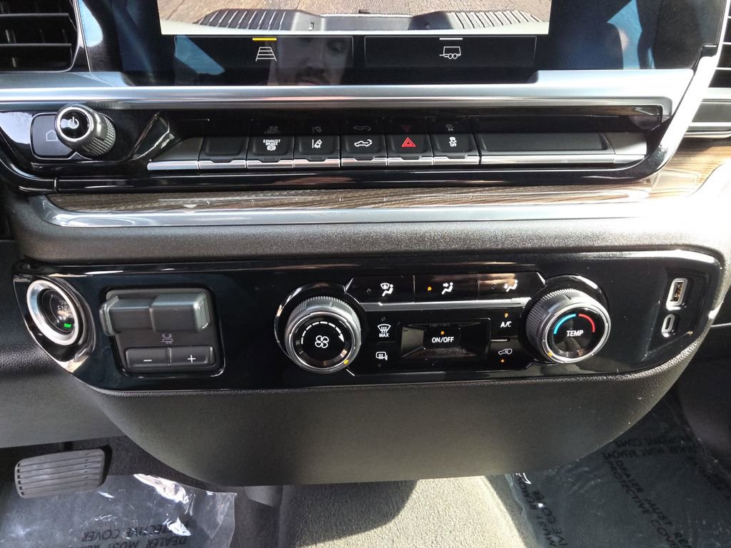 Used 2024 Chevrolet Silverado 3500 LT image 24