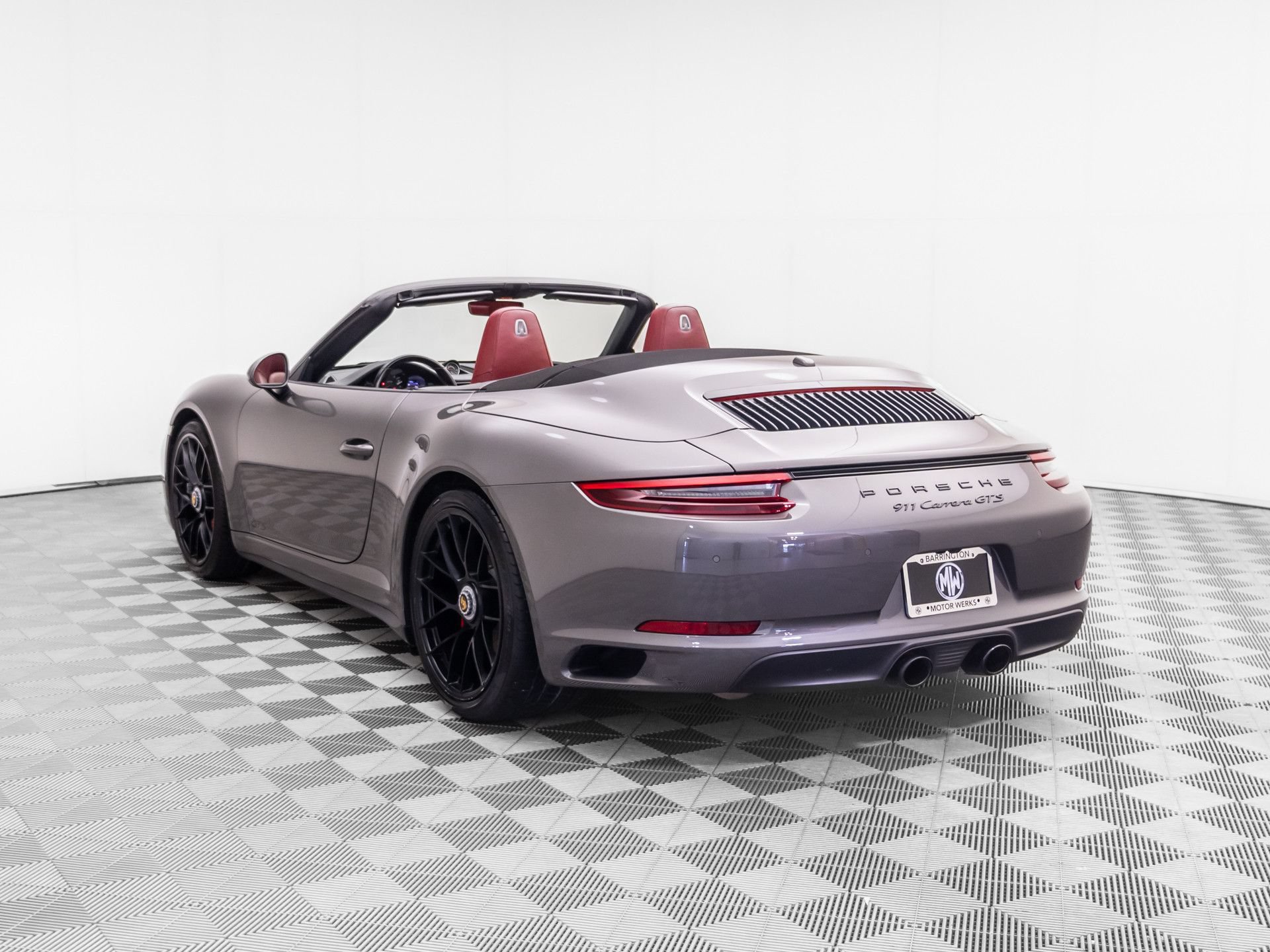 Used 2018 Porsche 911 Carrera GTS RWD image 3