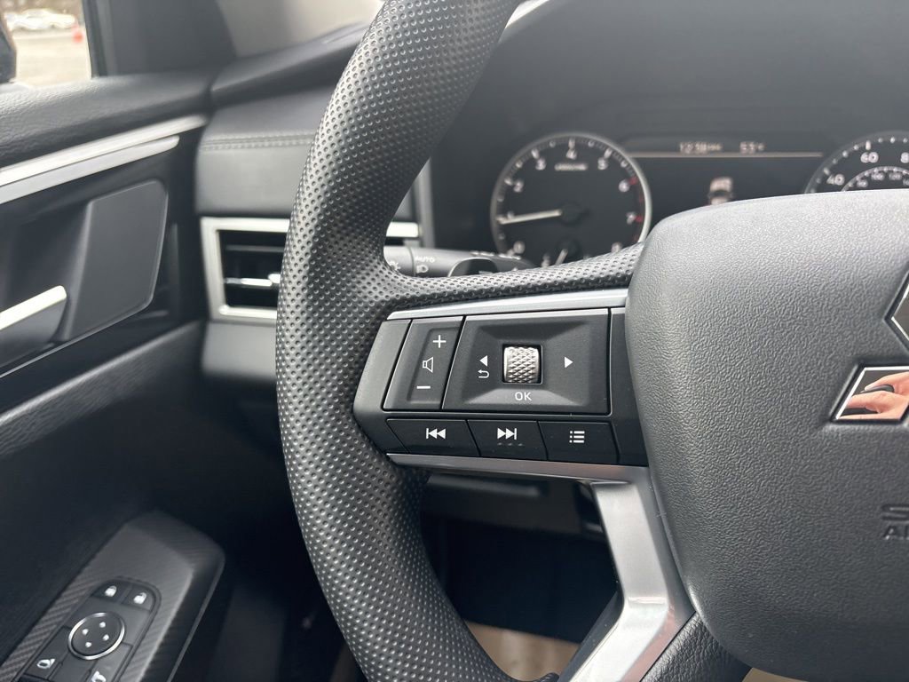 New 2026 Mitsubishi Outlander ES AWD/4WD image 16