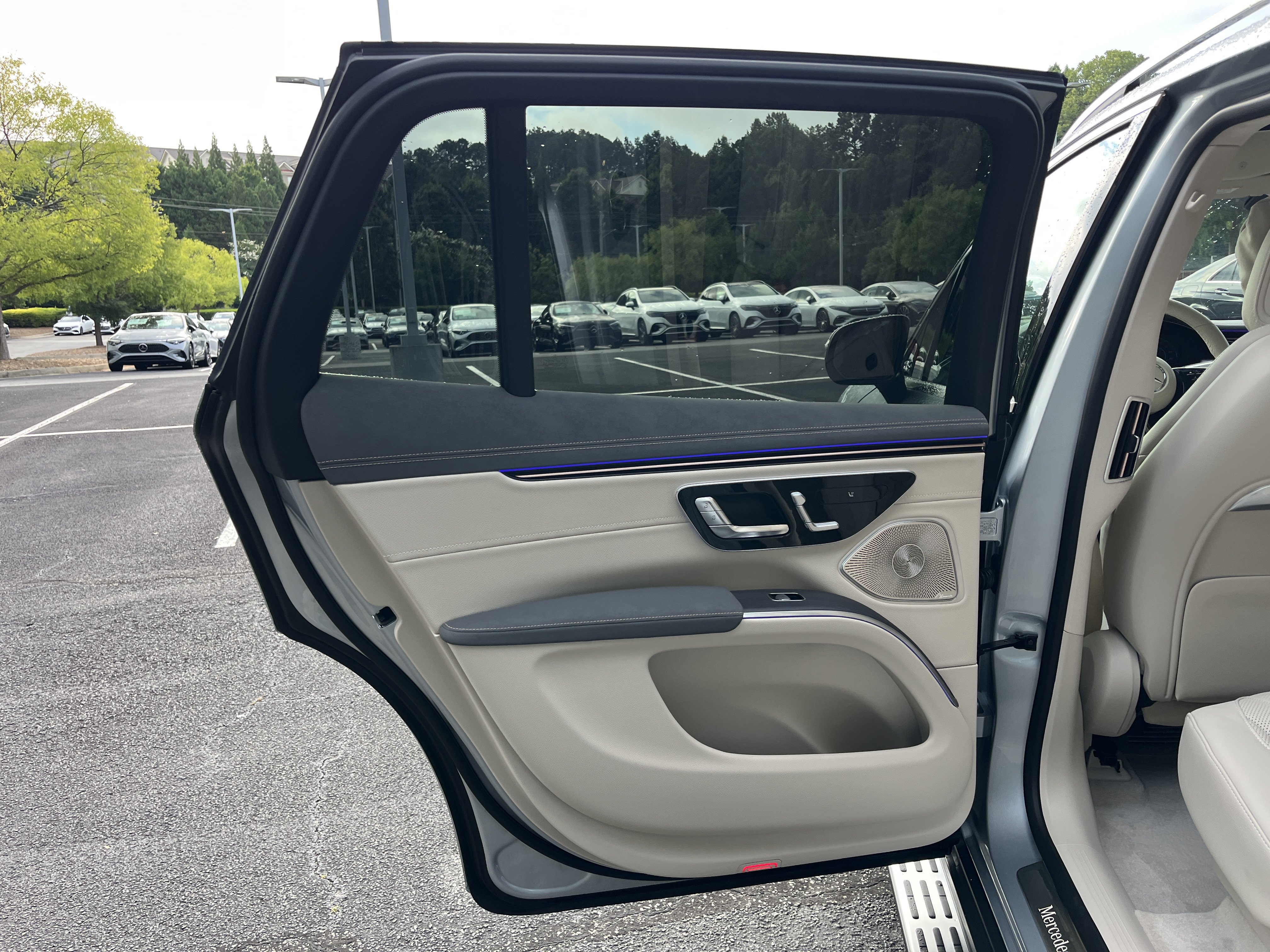 New 2027 Mercedes-Benz EQS 400 4MATIC SUV image 36