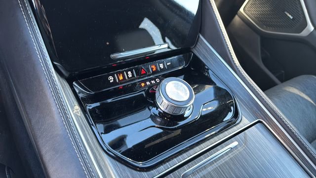 Used 2024 Jeep Wagoneer Series II w/ Flexible Seating Group image 29