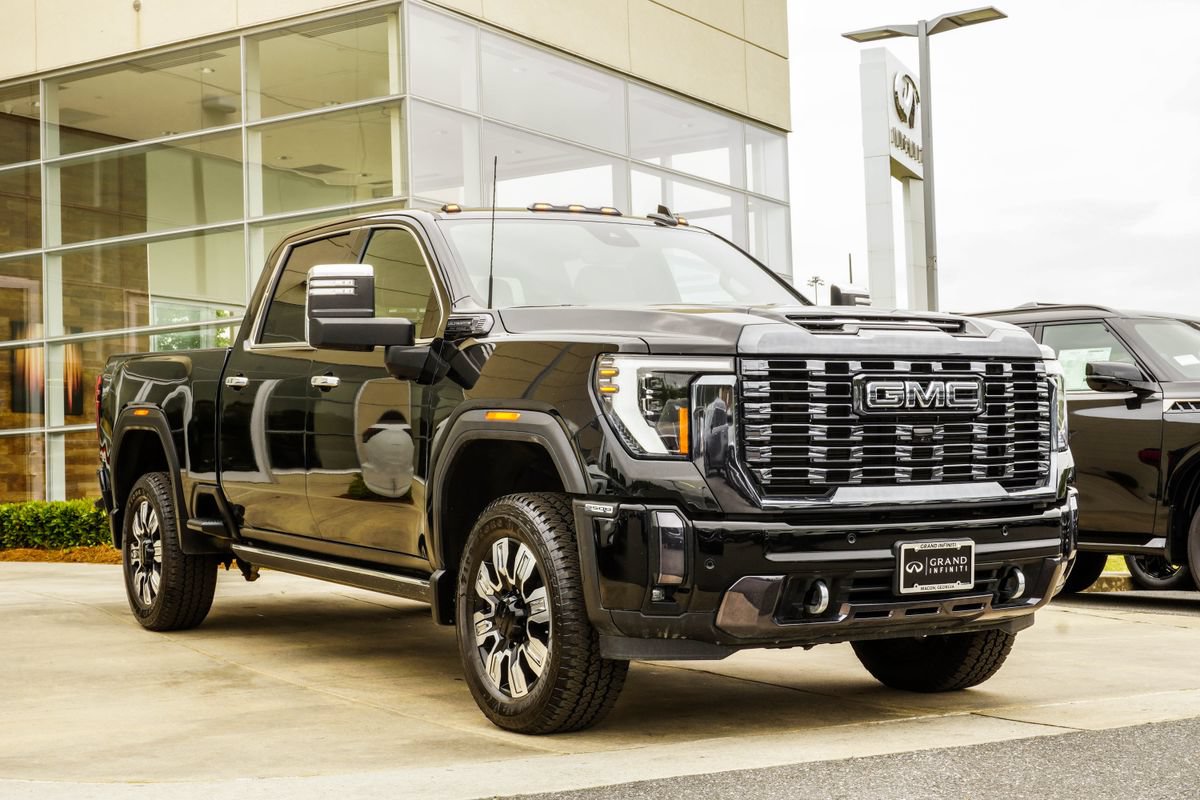 Used 2024 GMC Sierra 2500 Denali Ultimate w/ Max Trailering Package AWD/4WD image 4