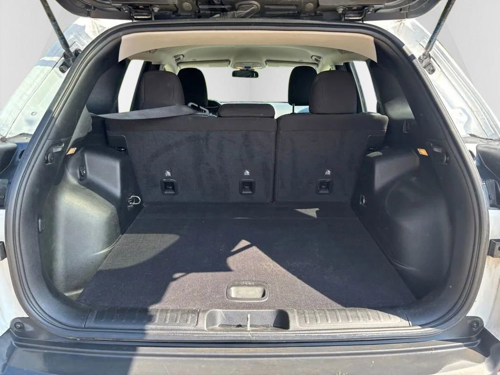 Used 2020 Jeep Cherokee Latitude AWD/4WD image 27