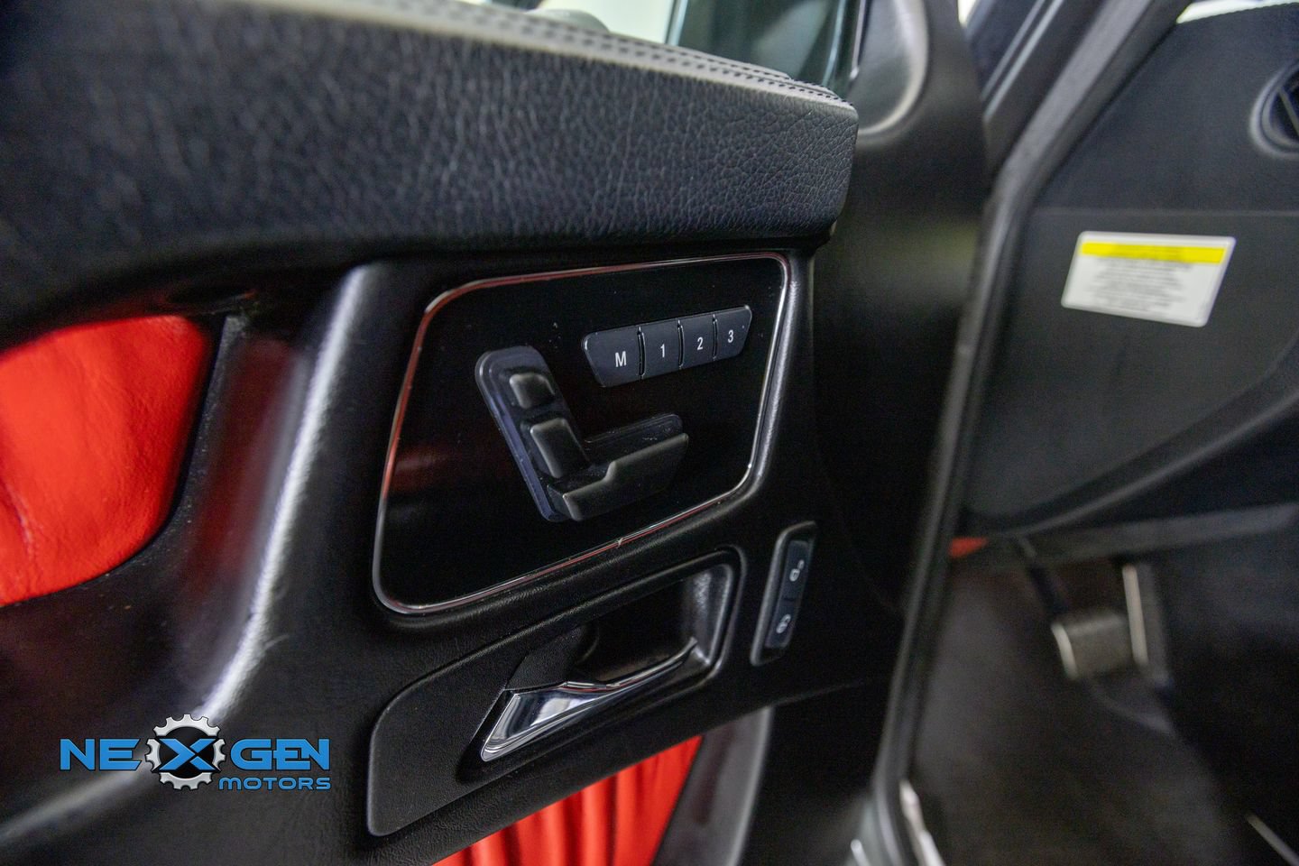 Used 2013 Mercedes-Benz G 63 AMG 4MATIC image 13