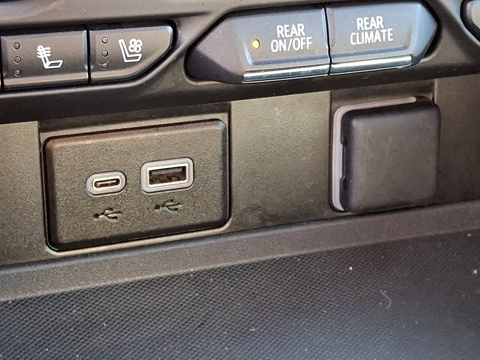 Certified 2024 Chevrolet Suburban Premier AWD/4WD image 28