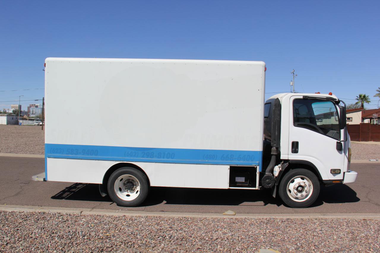 Used 2018 Isuzu NPR image 4