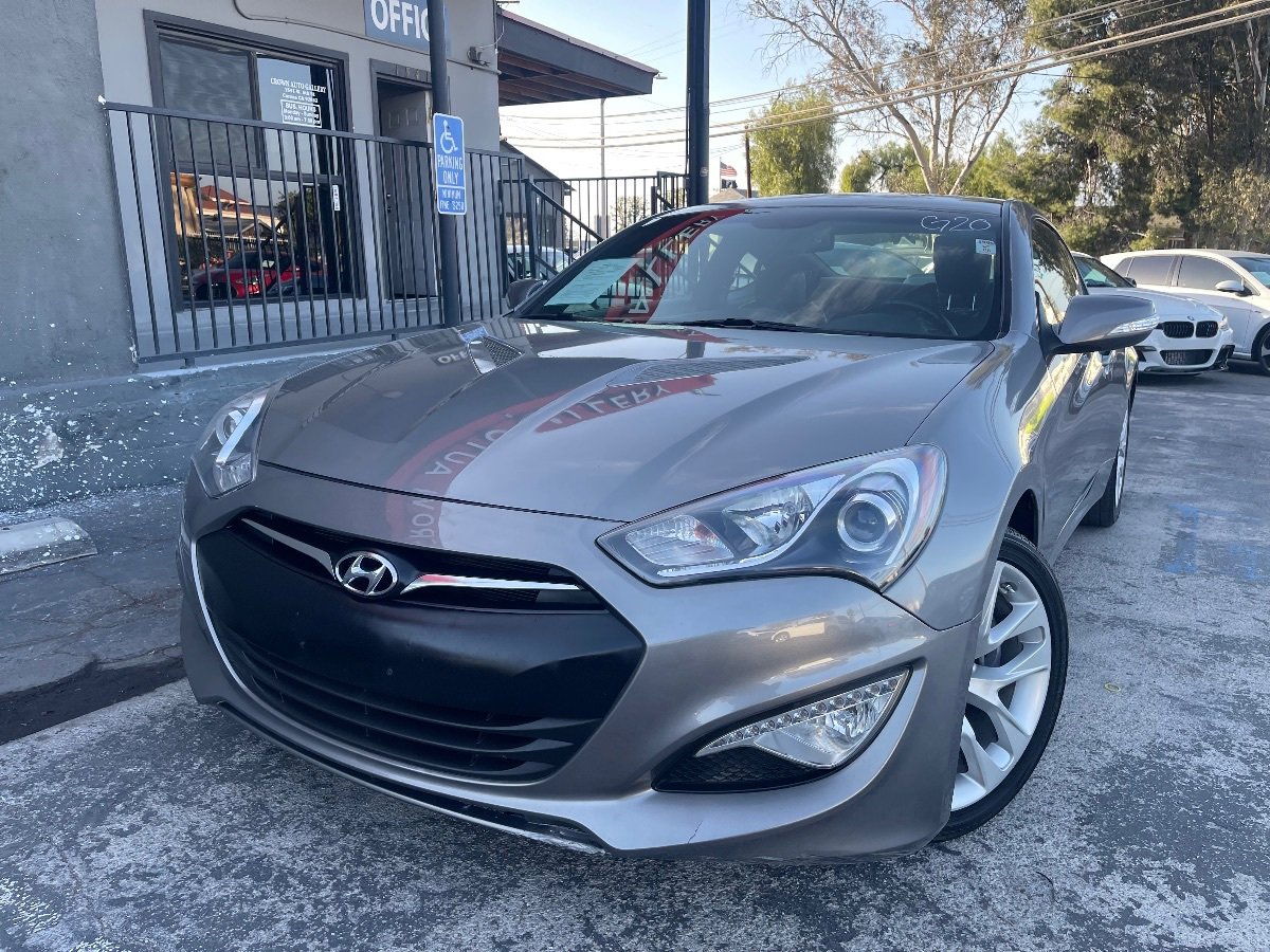 Used 2014 Hyundai Genesis 3.8 RWD image 1