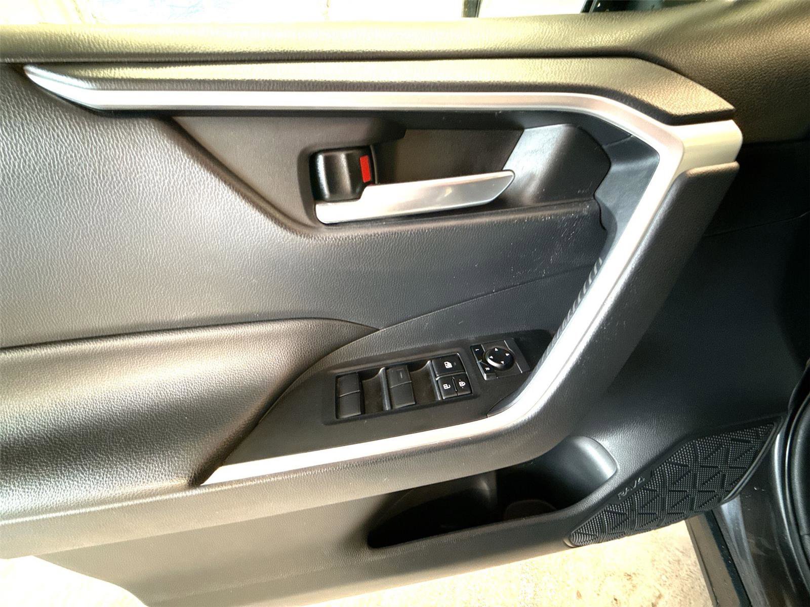 Used 2019 Toyota RAV4 XLE w/ Convenience Package image 15