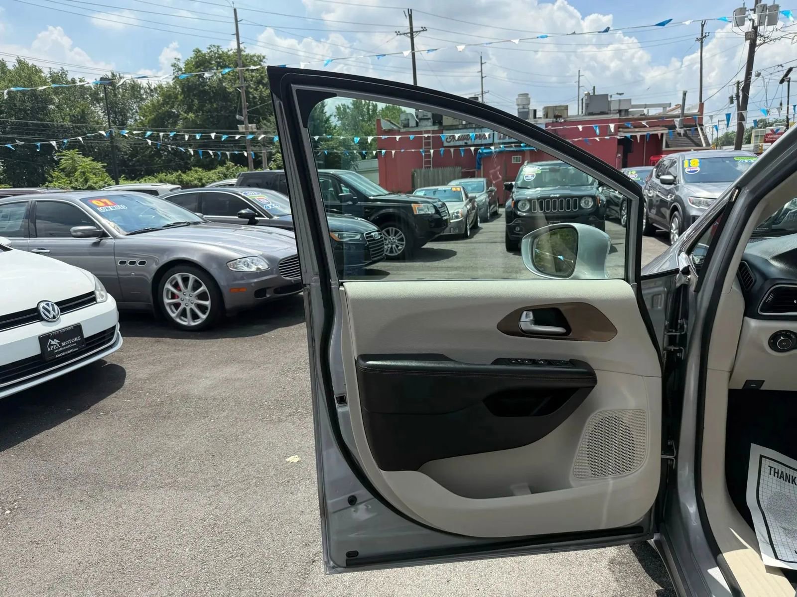 Used 2017 Chrysler Pacifica Touring-L w/ Tire & Wheel Group image 16