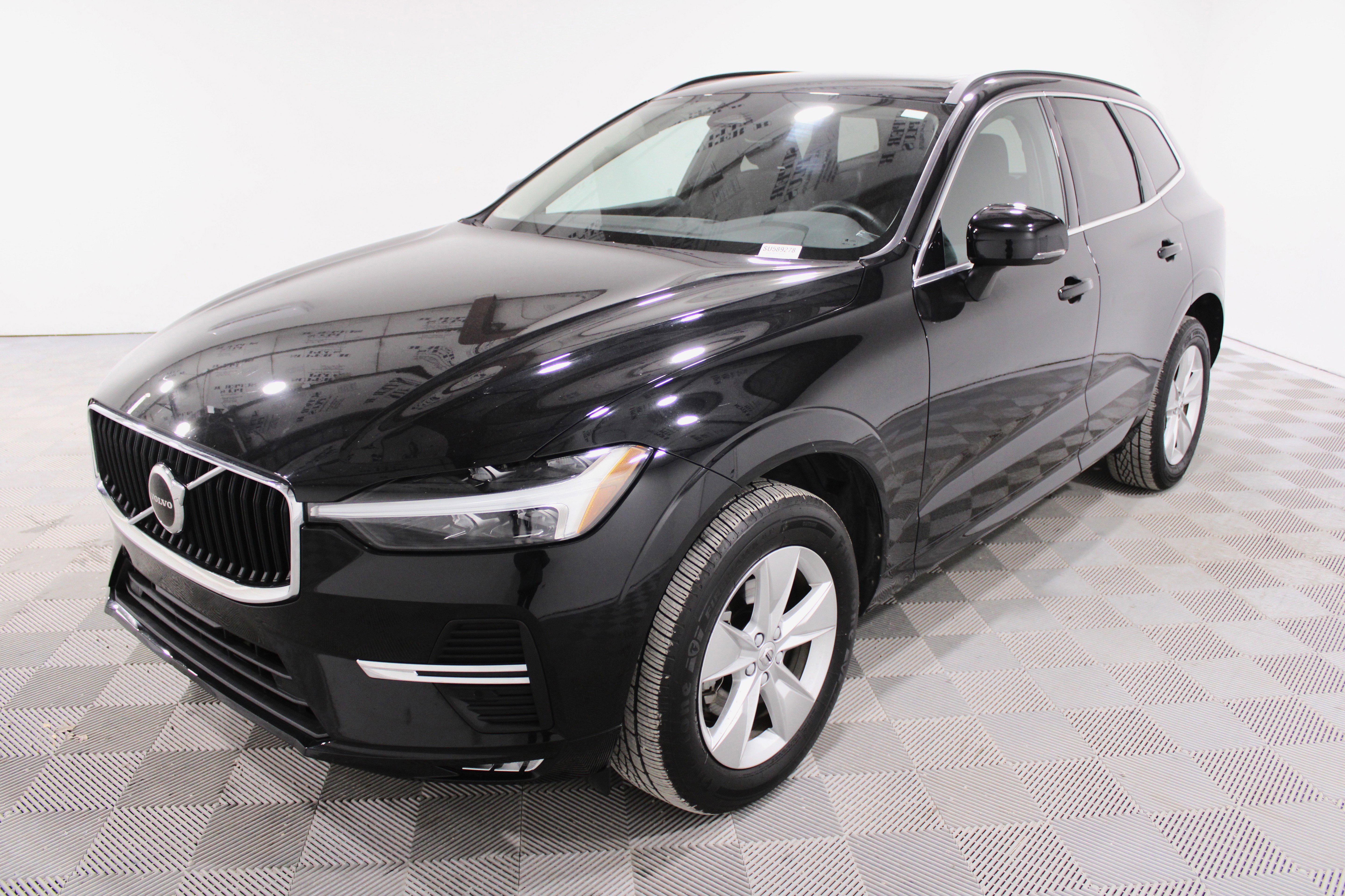 Used 2022 Volvo XC60 B5 Momentum AWD/4WD image 29