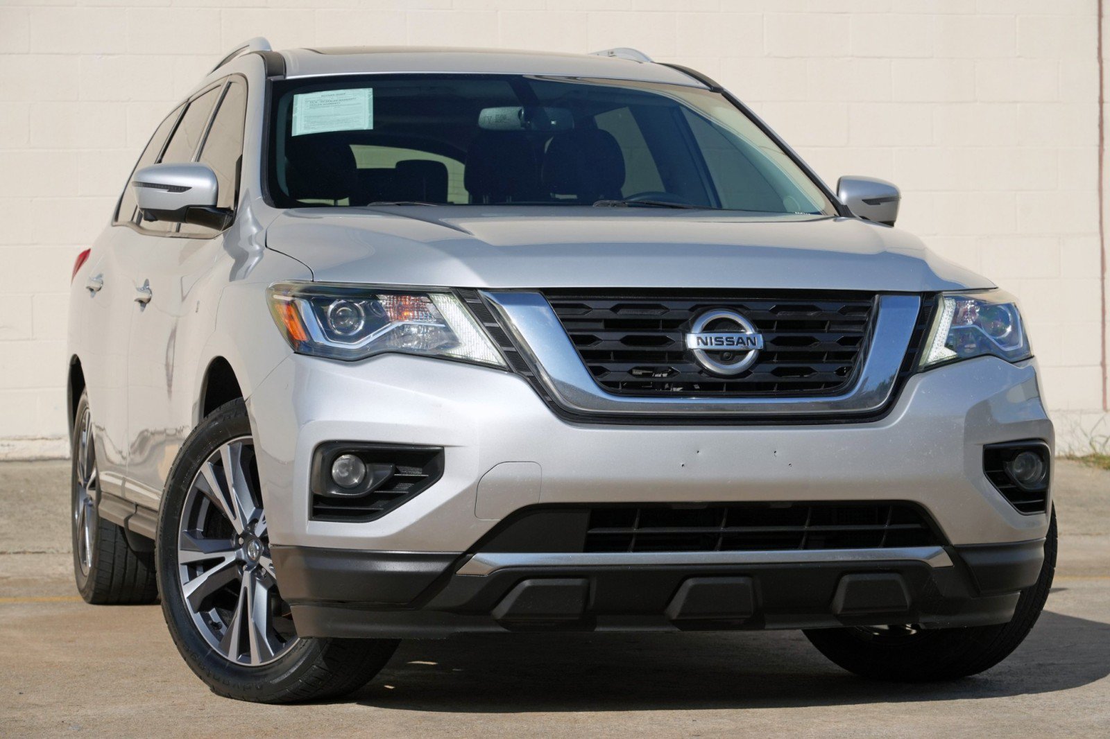 Used 2020 Nissan Pathfinder Platinum FWD image 2