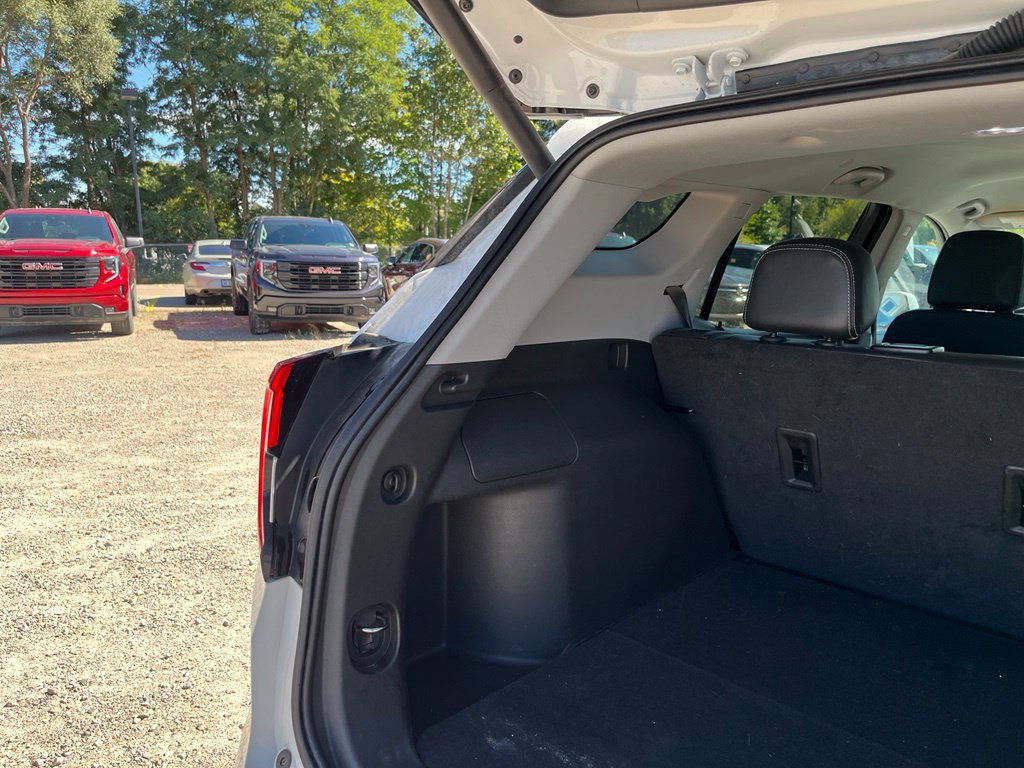 Used 2023 GMC Terrain SLT FWD image 13