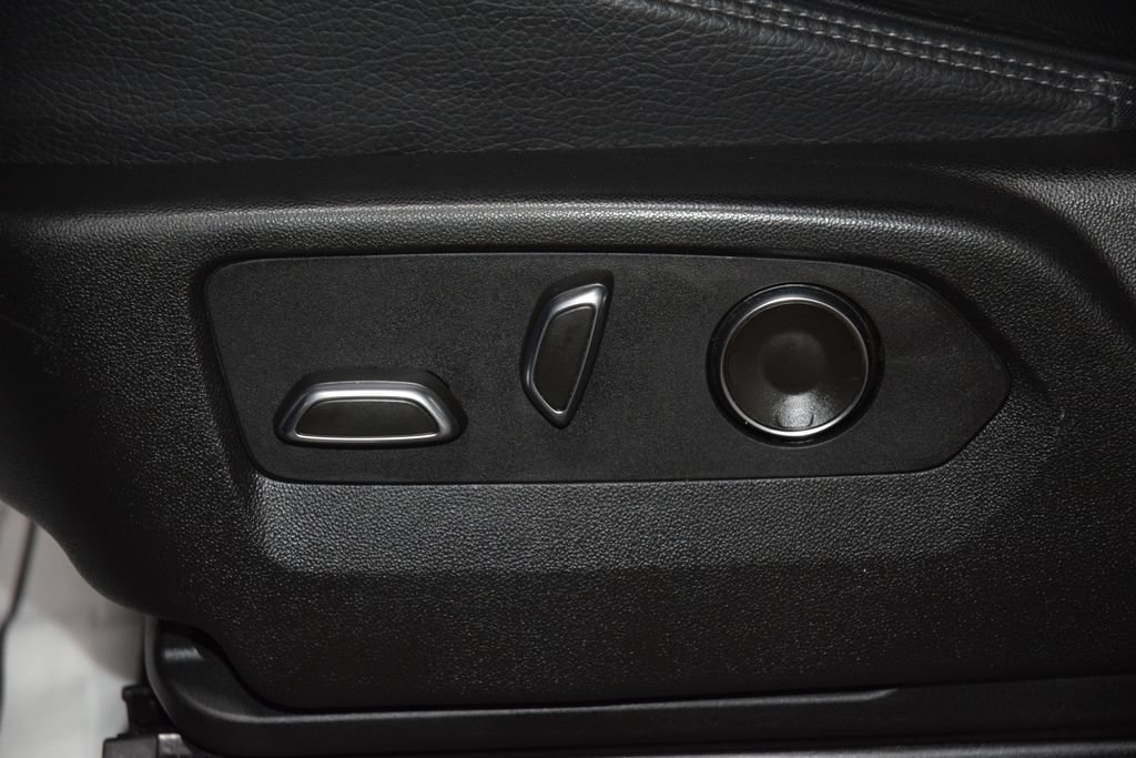 Used 2024 GMC Yukon XL Denali AWD/4WD image 42