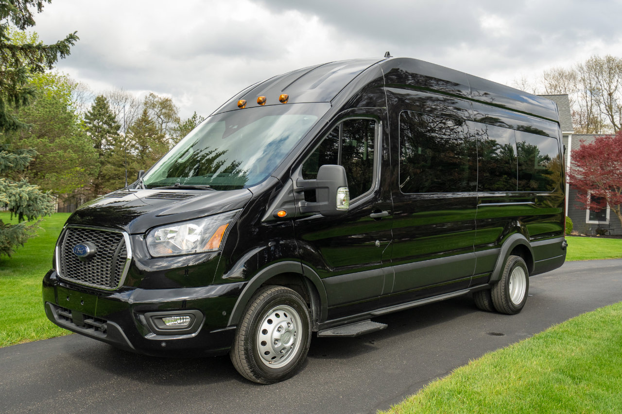 Used 2024 Ford Transit 350 XLT image 7