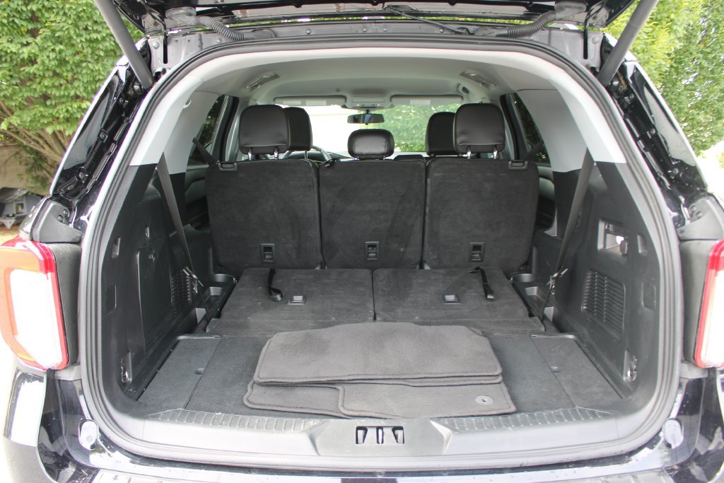 Used 2023 Ford Explorer XLT w/ Equipment Group 202A AWD/4WD image 33