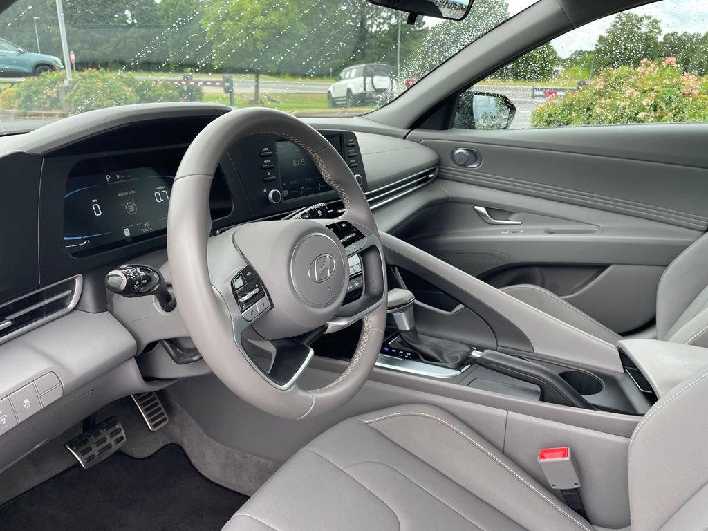 Used 2025 Hyundai Elantra Sport FWD image 9