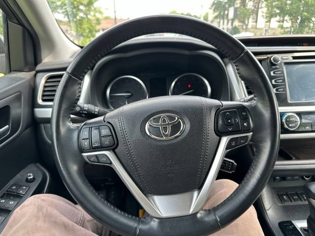 Used 2019 Toyota Highlander XLE AWD/4WD image 42