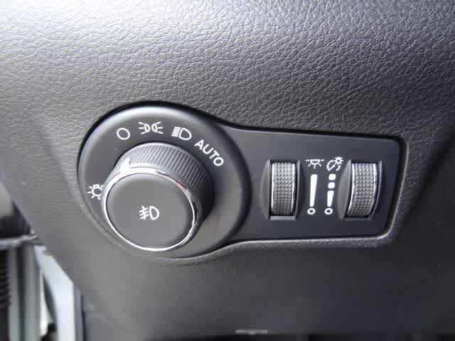 Used 2025 Jeep Compass Limited AWD/4WD image 15
