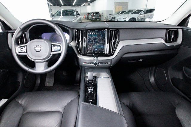 Certified 2025 Volvo XC60 B5 Core image 6