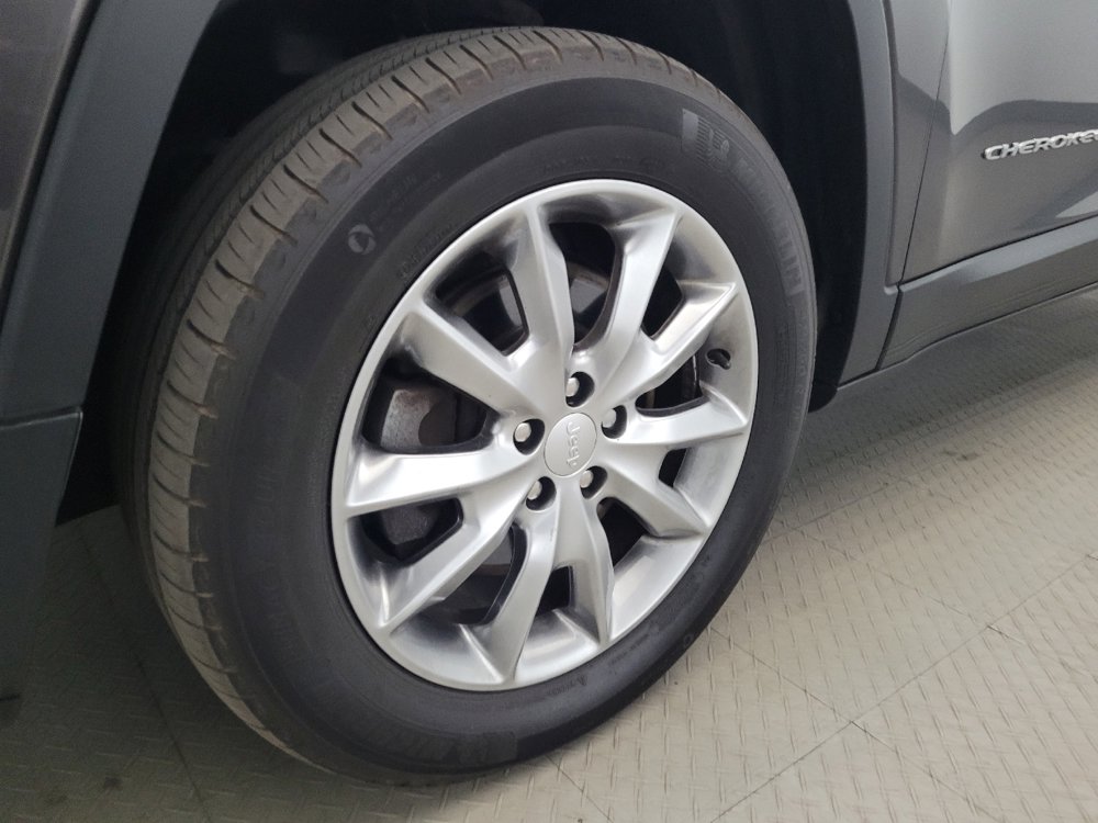 Used 2018 Jeep Cherokee Limited AWD/4WD image 31