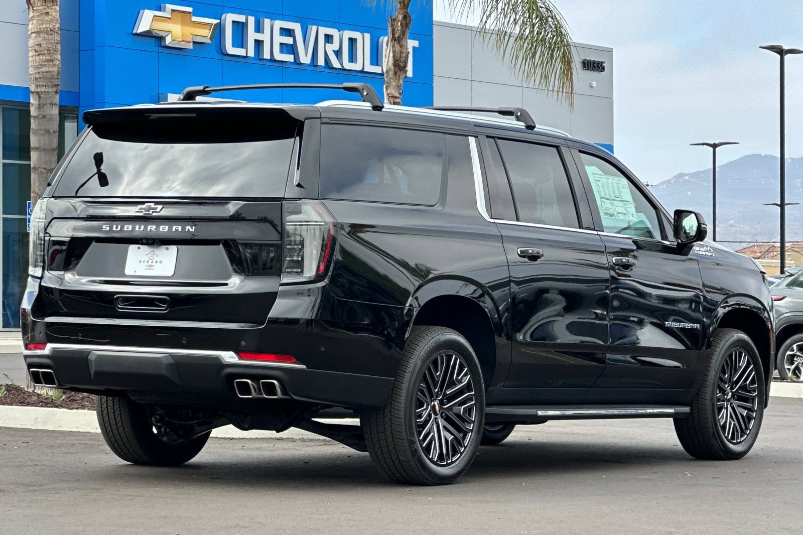 New 2026 Chevrolet Suburban High Country w/ LPO, Illumination Package RWD image 4