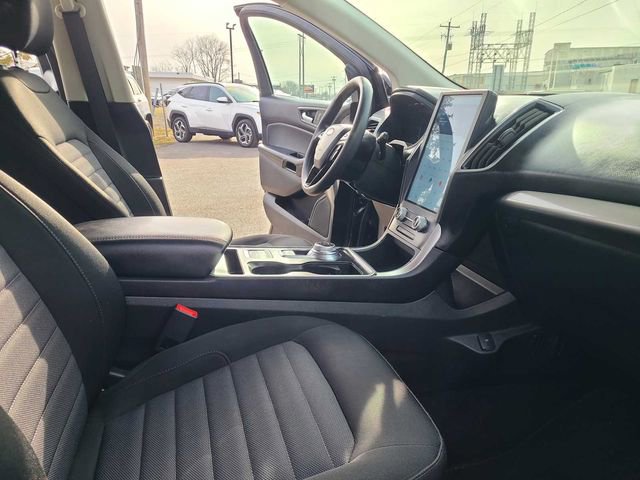 Used 2022 Ford Edge SE w/ Black Appearance Package image 16