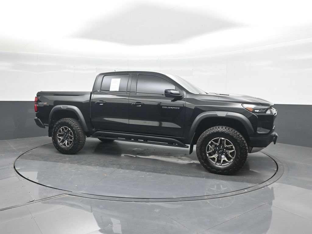 Used 2025 Chevrolet Colorado ZR2 w/ Technology Package AWD/4WD image 11