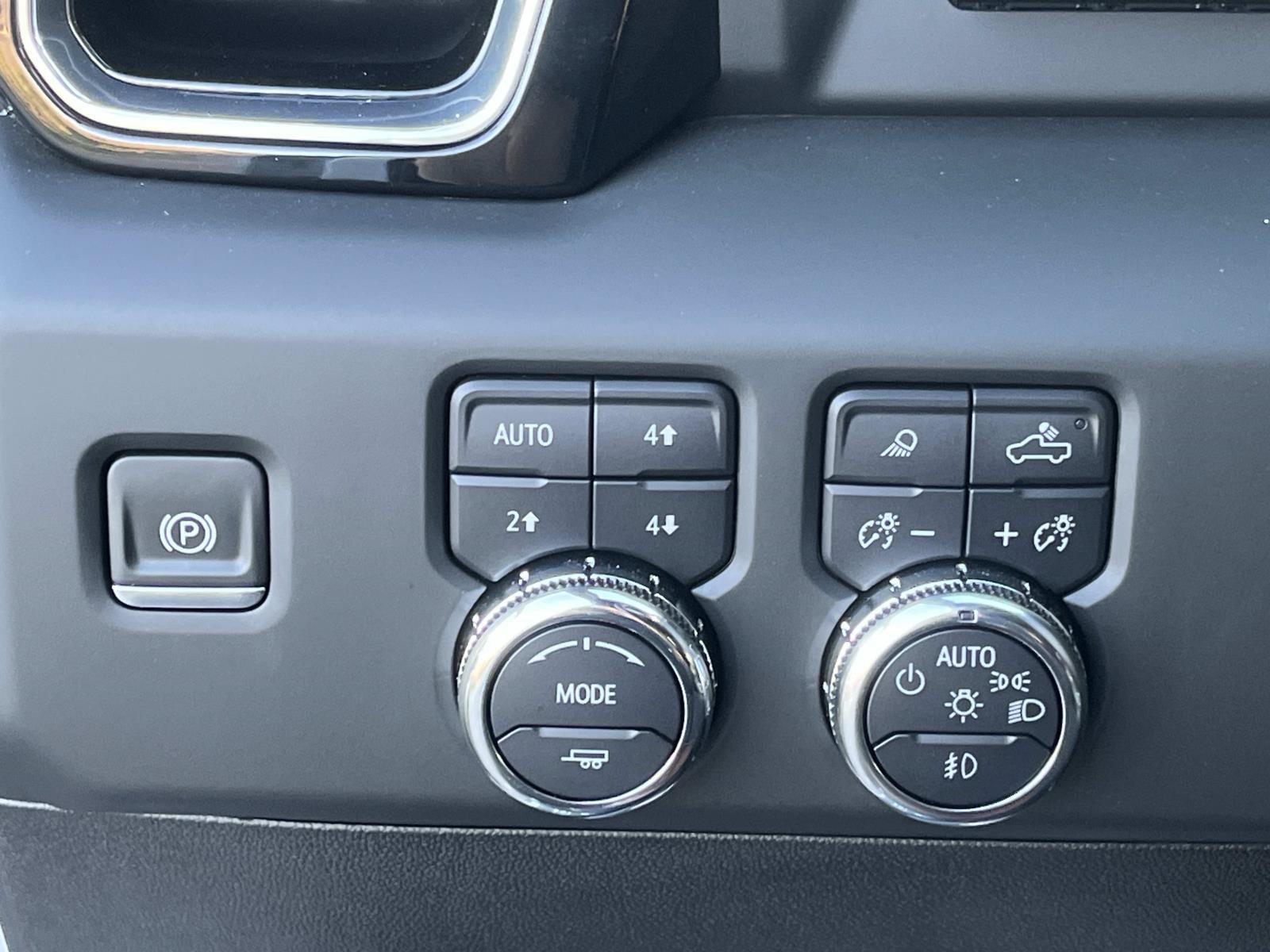 Used 2024 GMC Sierra 2500 Denali Ultimate AWD/4WD image 39