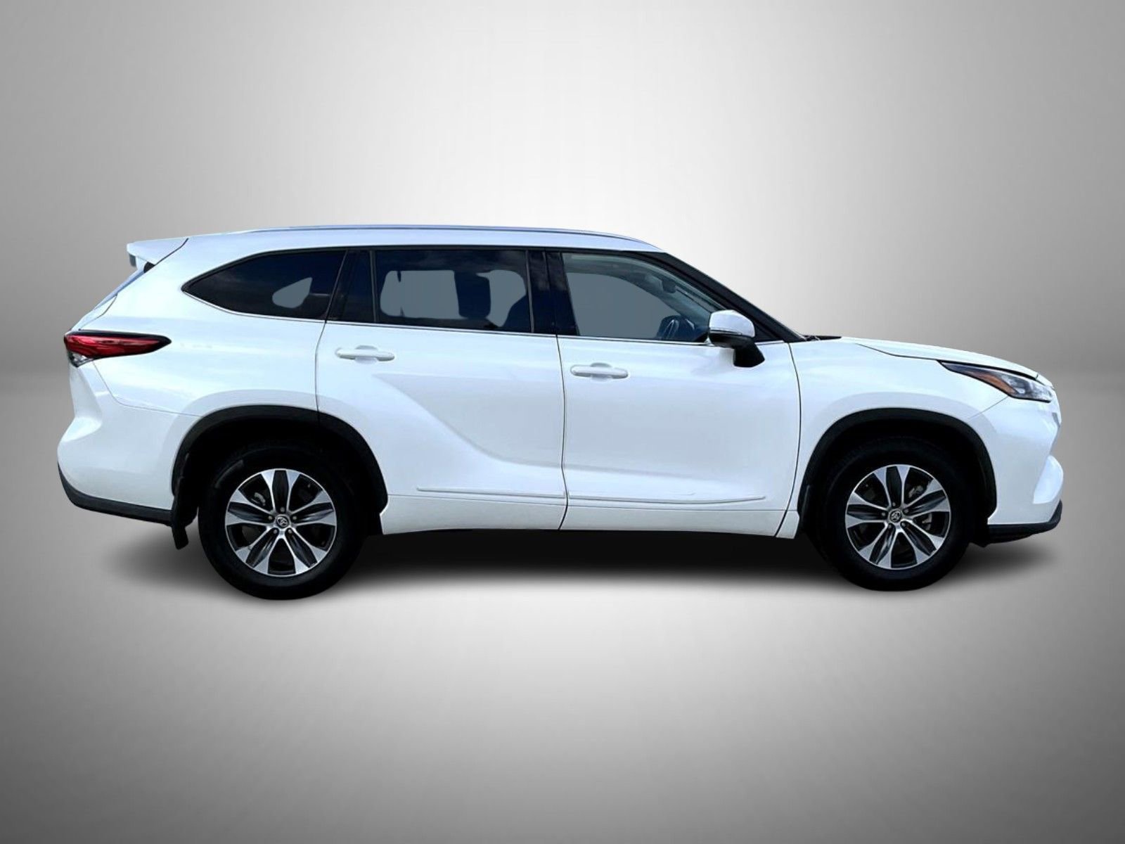 Used 2020 Toyota Highlander XLE image 4