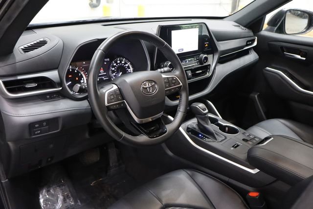 Used 2023 Toyota Highlander XSE image 24