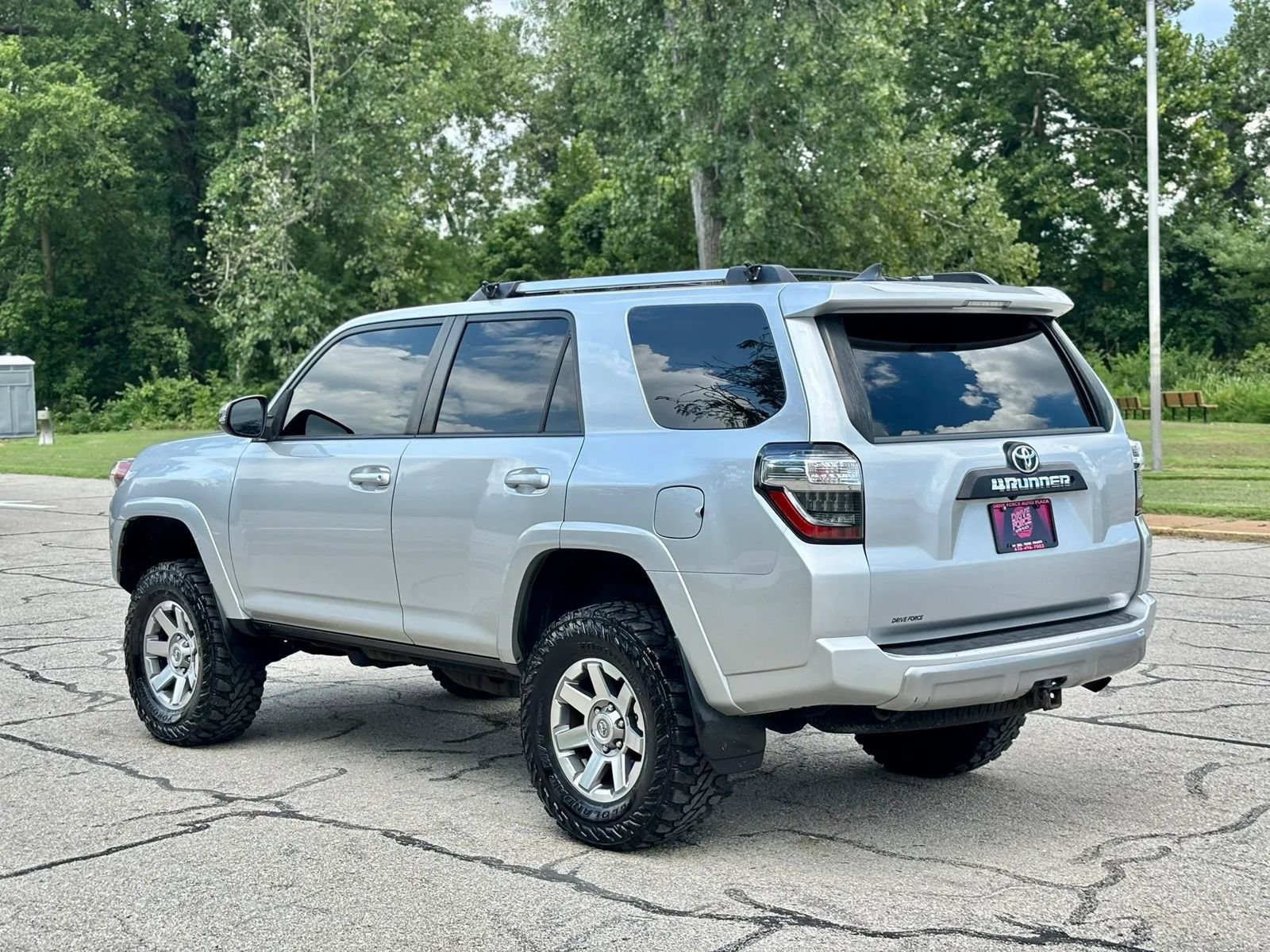 Used 2015 Toyota 4Runner Trail Premium AWD/4WD image 8
