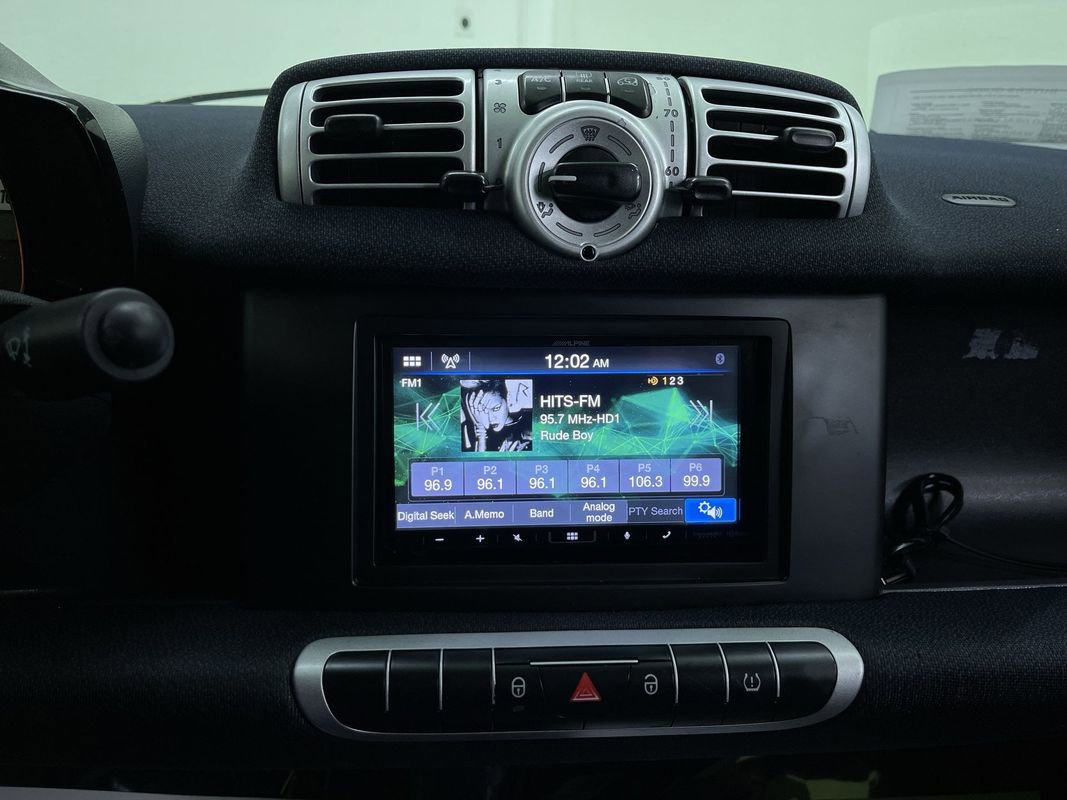 Used 2013 smart fortwo pure image 19