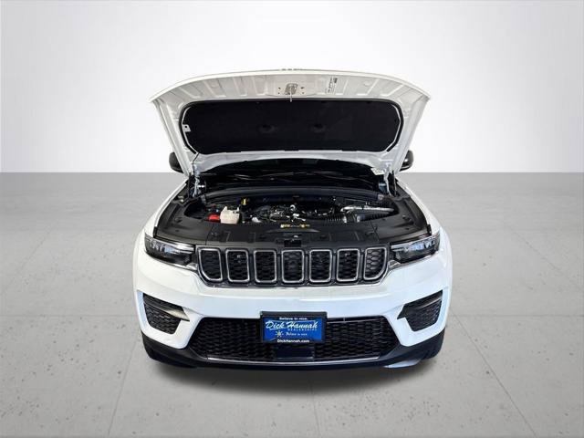 Certified 2025 Jeep Grand Cherokee Laredo AWD/4WD image 22