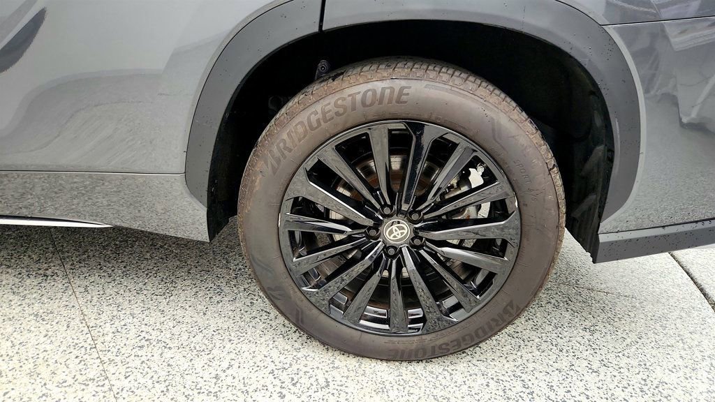 Used 2023 Toyota Highlander XSE image 9