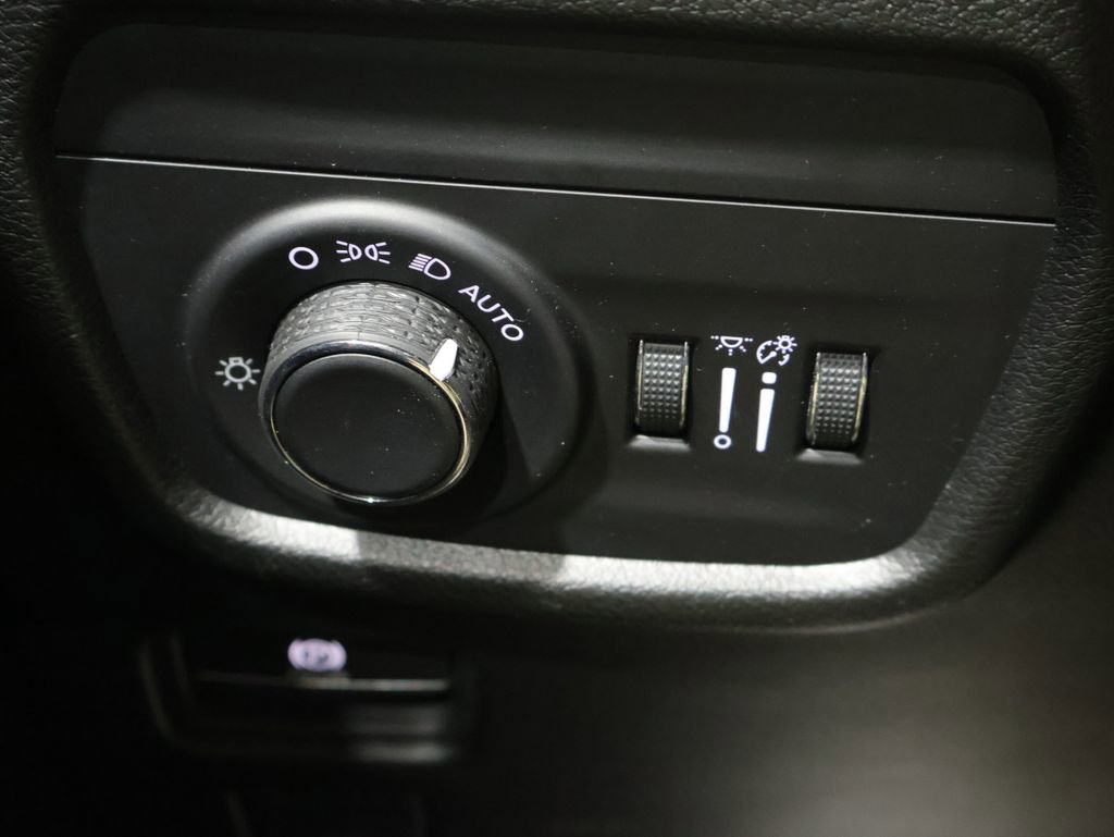 Used 2023 Jeep Grand Cherokee Altitude image 32