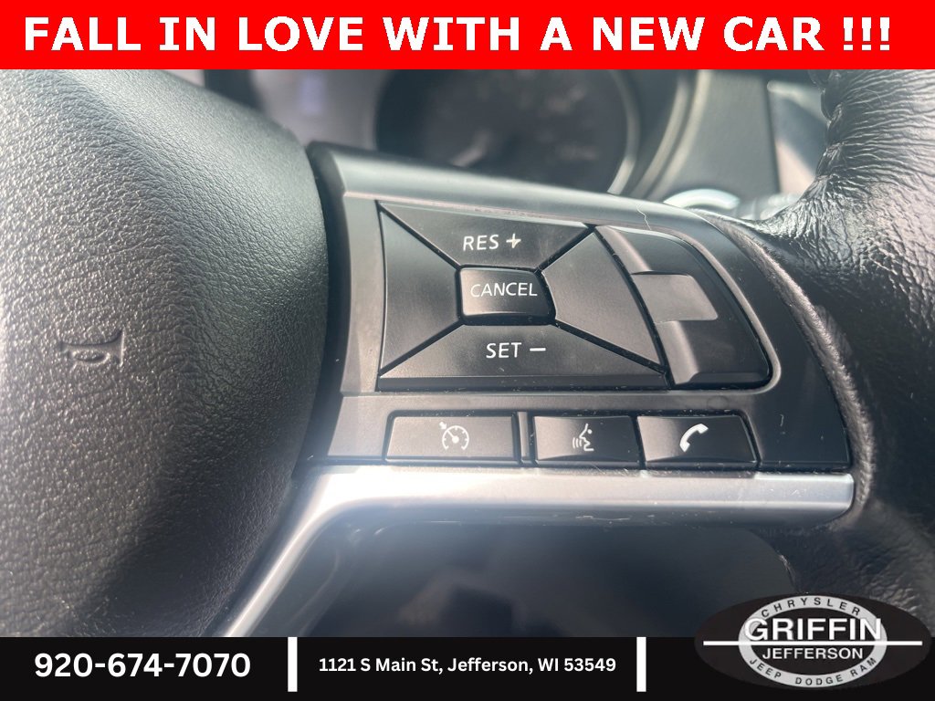 Used 2018 Nissan Rogue SV image 12