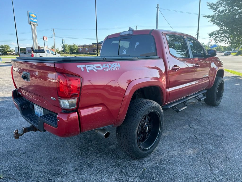 Used 2017 Toyota Tacoma SR5 AWD/4WD image 3