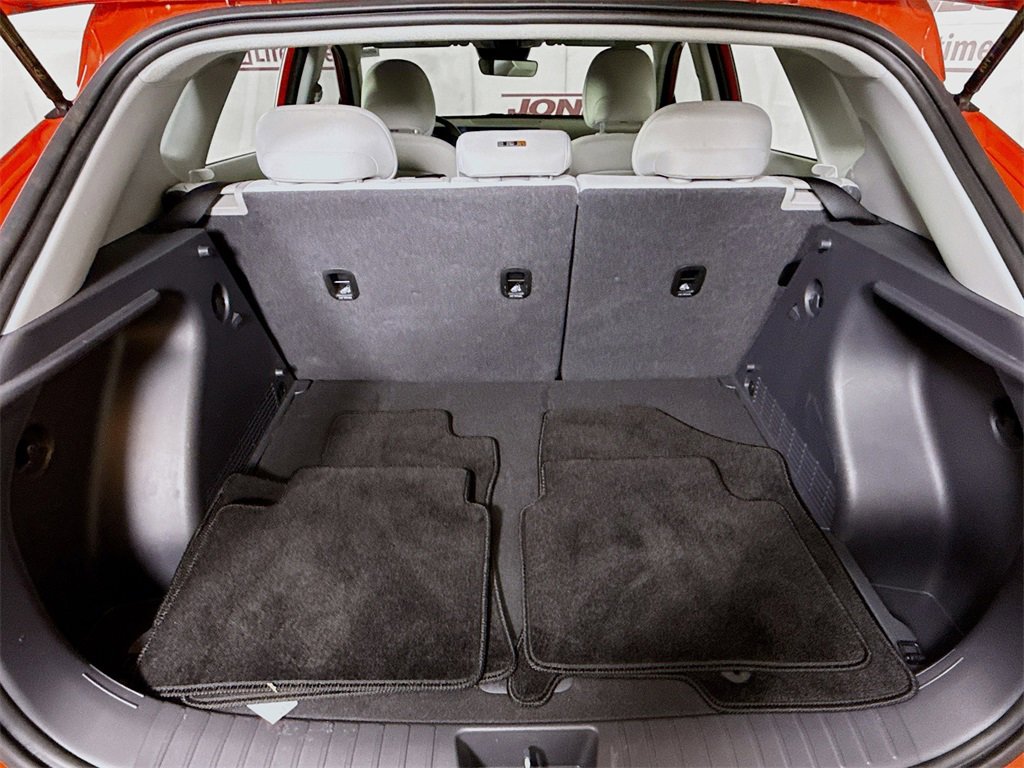 Certified 2025 Hyundai Kona SE image 28