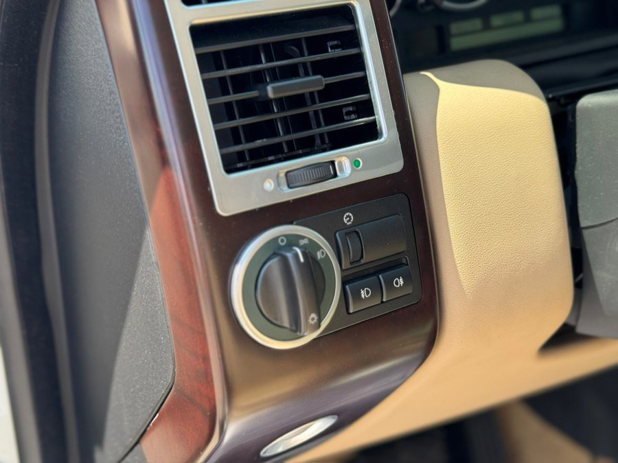 Used 2004 Land Rover Range Rover HSE AWD/4WD image 25