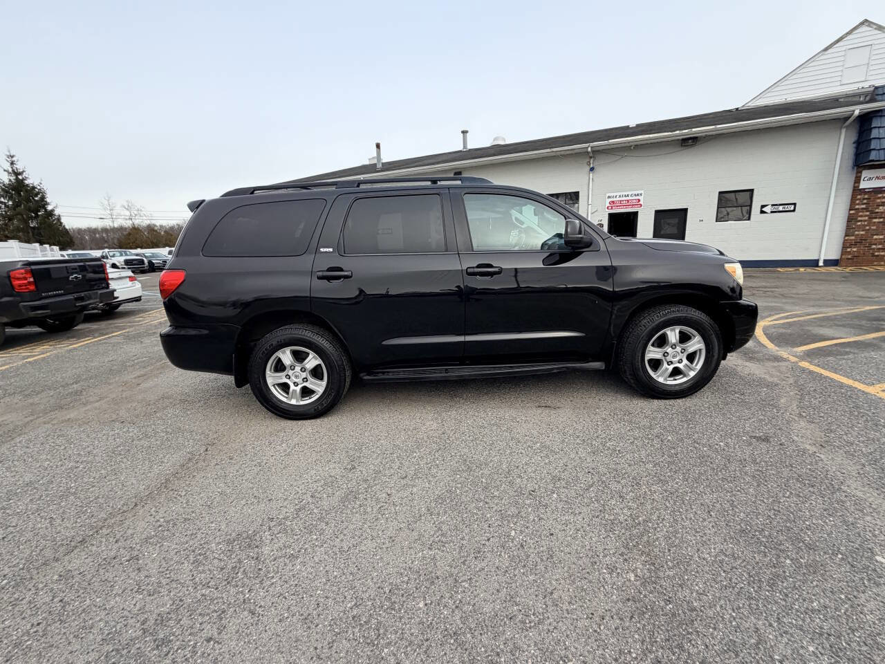 Used 2013 Toyota Sequoia SR5 w/ Premium Pkg image 9
