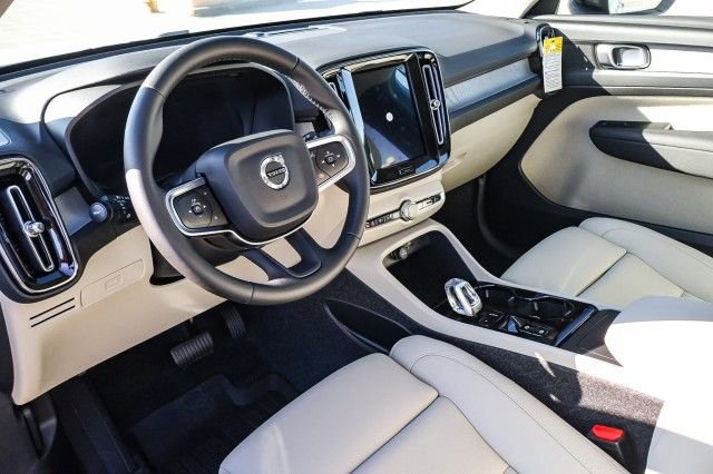 New 2026 Volvo XC40 B5 Plus w/ Protection Package Premier image 17