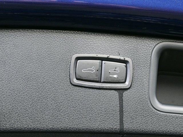 Certified 2025 Porsche Macan AWD image 32