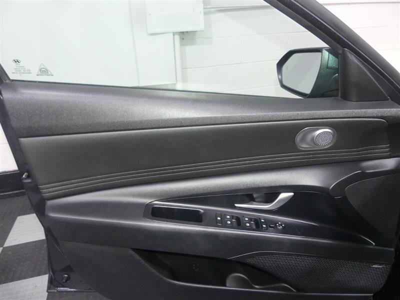 Used 2021 Hyundai Elantra SEL w/ Convenience + Premium Package FWD image 18