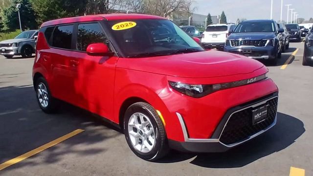 Certified 2025 Kia Soul LX w/ LX Technology Package FWD image 5