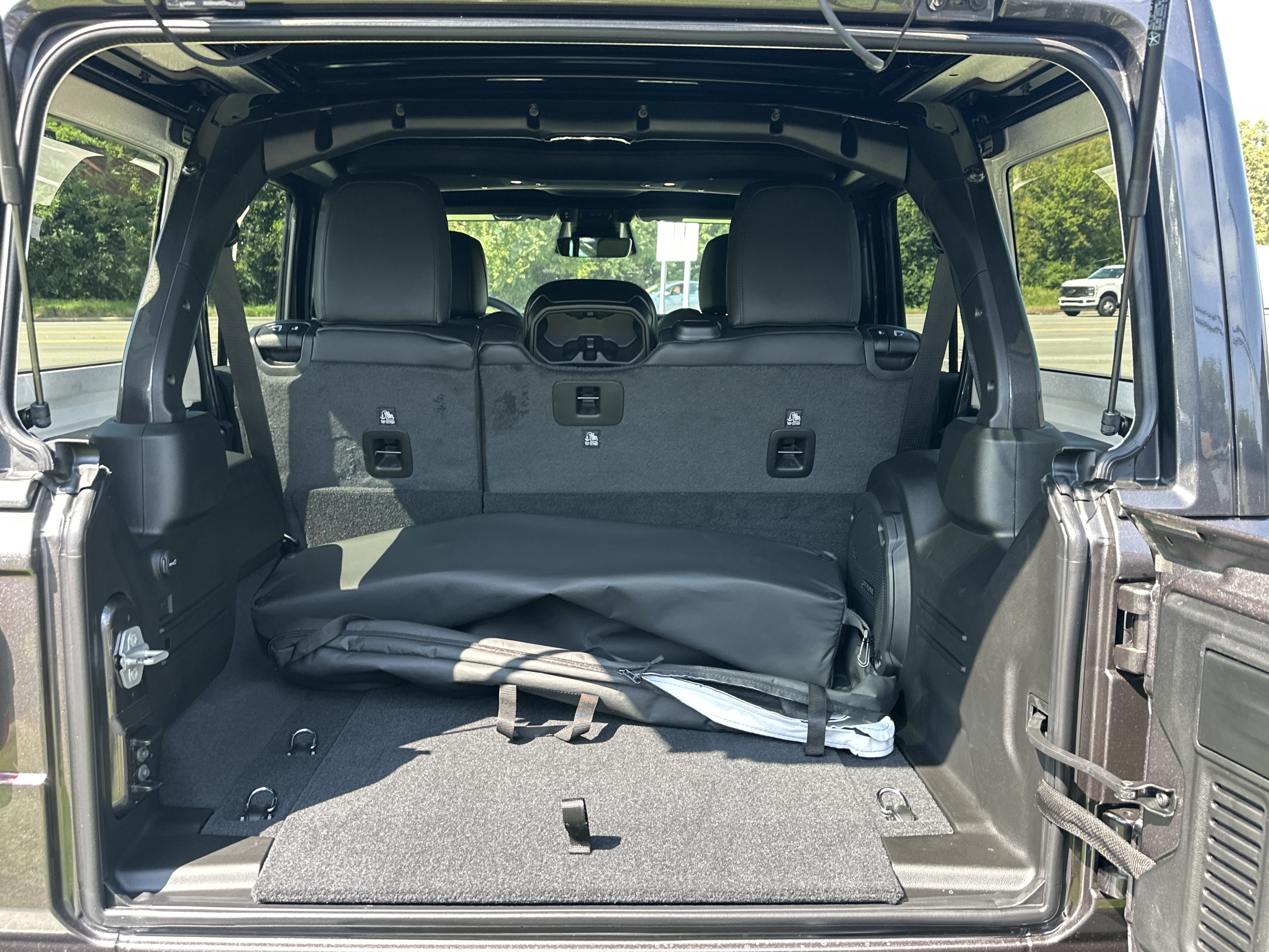 New 2027 Jeep Wrangler Unlimited Sahara AWD/4WD image 14