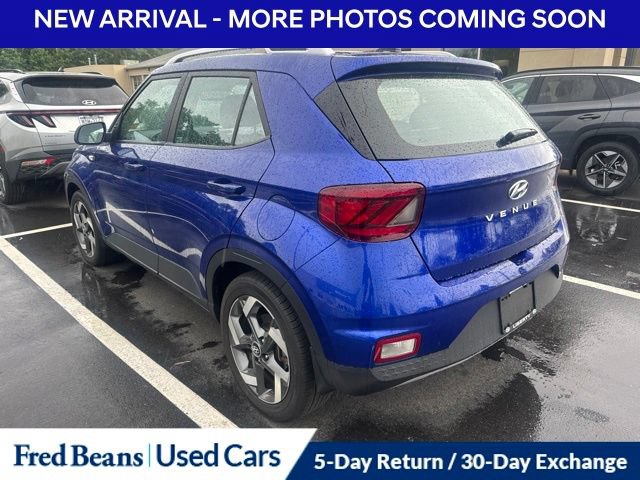 Used 2023 Hyundai Venue Limited w/ Cargo Package FWD image 4