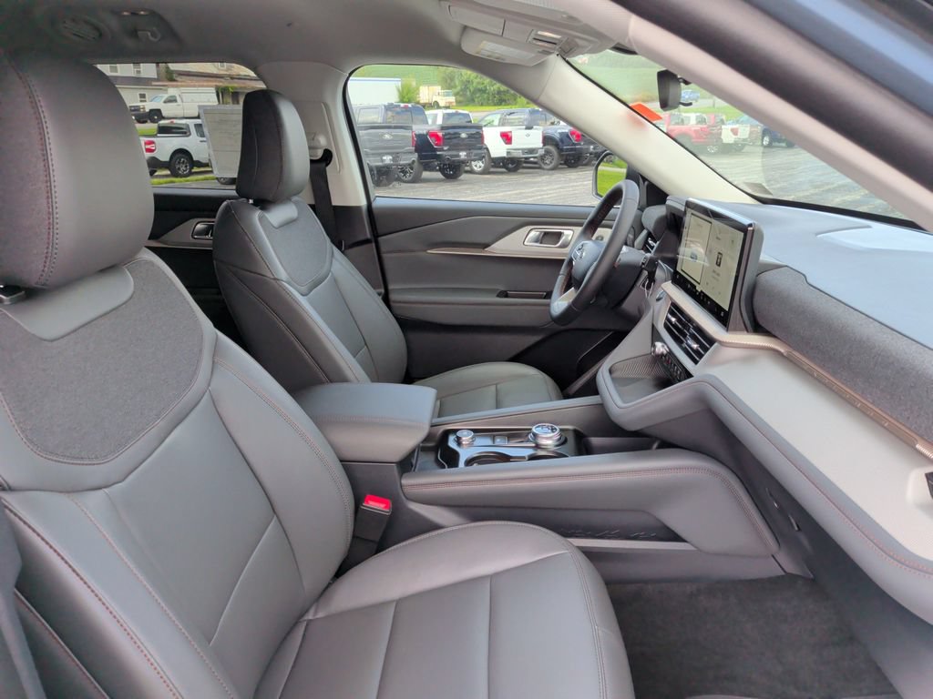 New 2026 Ford Explorer Active w/ Active Comfort Package AWD/4WD image 9