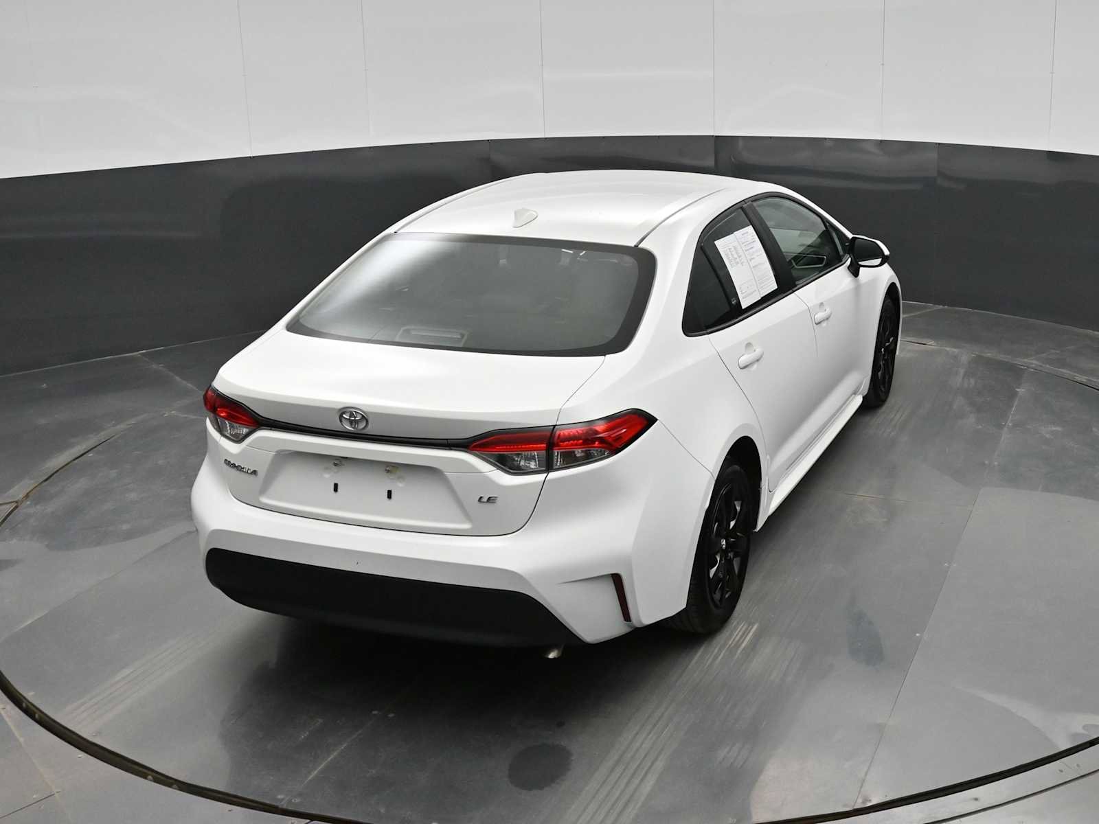 Used 2025 Toyota Corolla LE FWD image 27