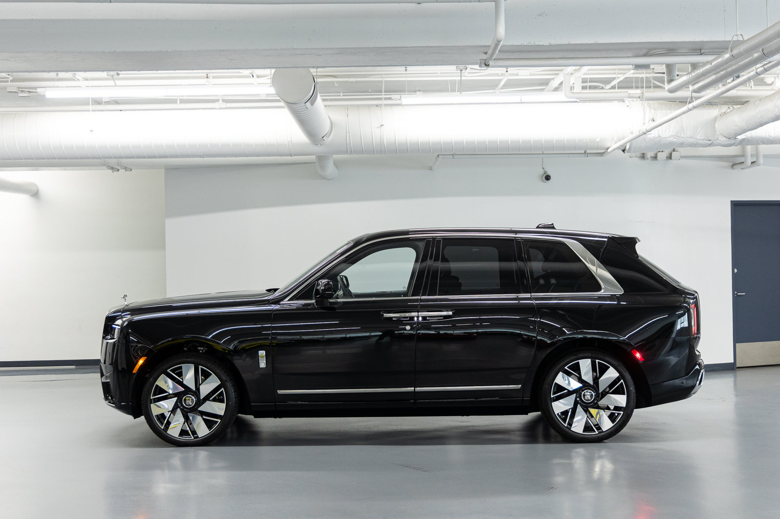 New 2027 Rolls-Royce Cullinan AWD/4WD image 3