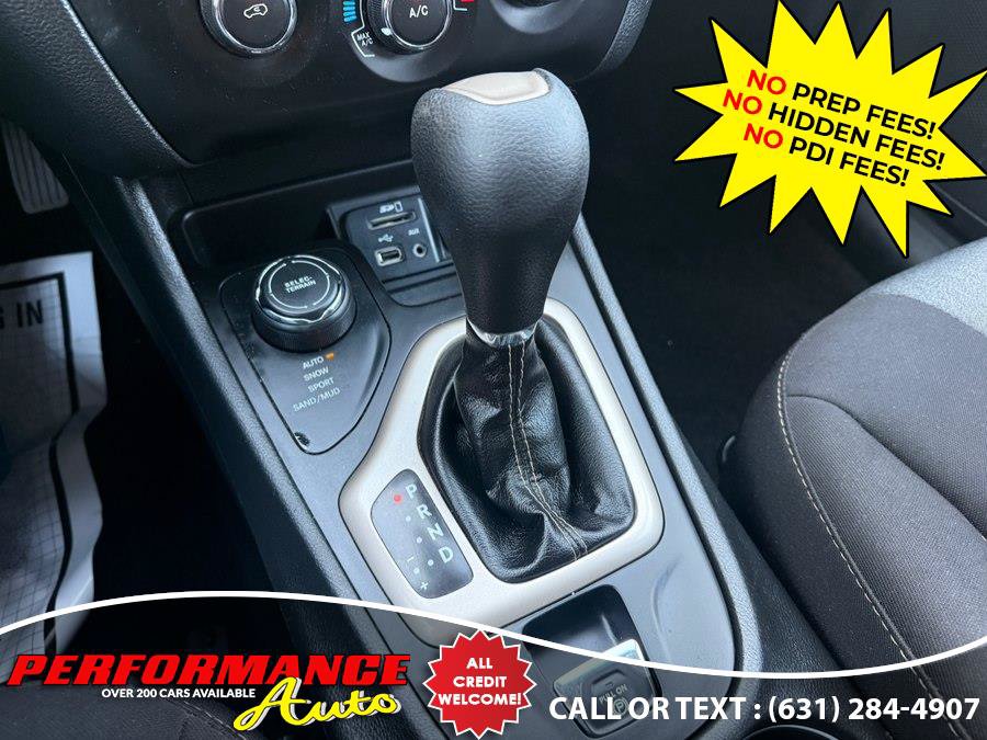 Used 2018 Jeep Cherokee Latitude w/ Altitude Package AWD/4WD image 13
